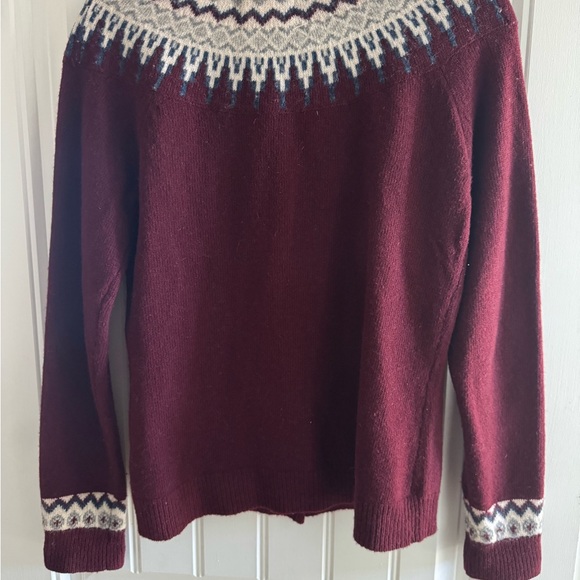 Elegant Burgundy Lambs Wool Cozy Cardigan with Nordic Pattern - Picture 2 of 5